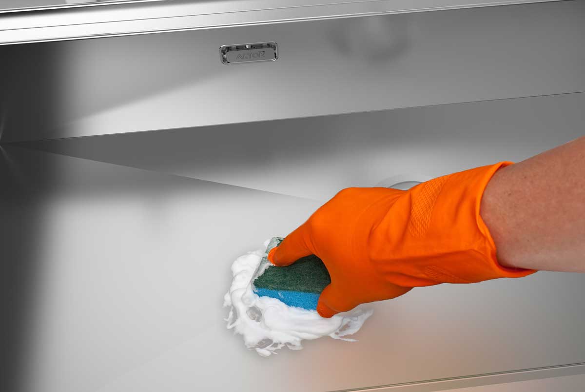 چگونه لکههای روی سینک باکسی را پاک کنیم